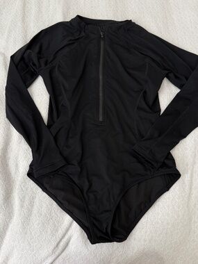athleta long sleeve one piece swimsuit   size medium   details: -no flaws  -quar